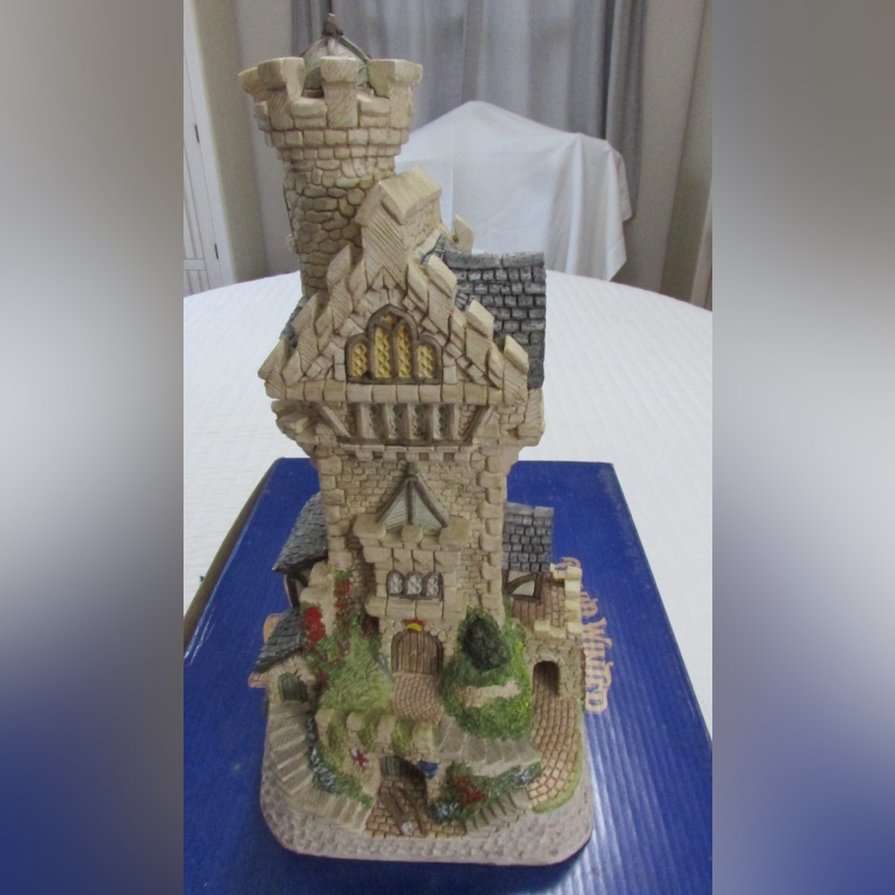David Winter - The Castle Collection – Sherwood Forest - Loxley Castle.